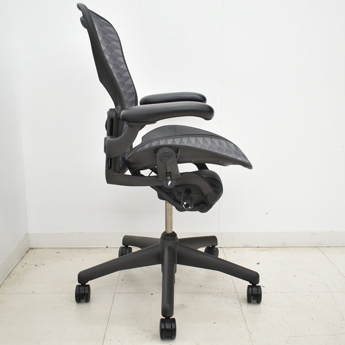 【中古】ハーマンミラー アーロンチェア Bサイズ フル装備 ランバーサポート タキシードメッシュ 肘レバータイプ 2025042204【中古オフィス家具】
