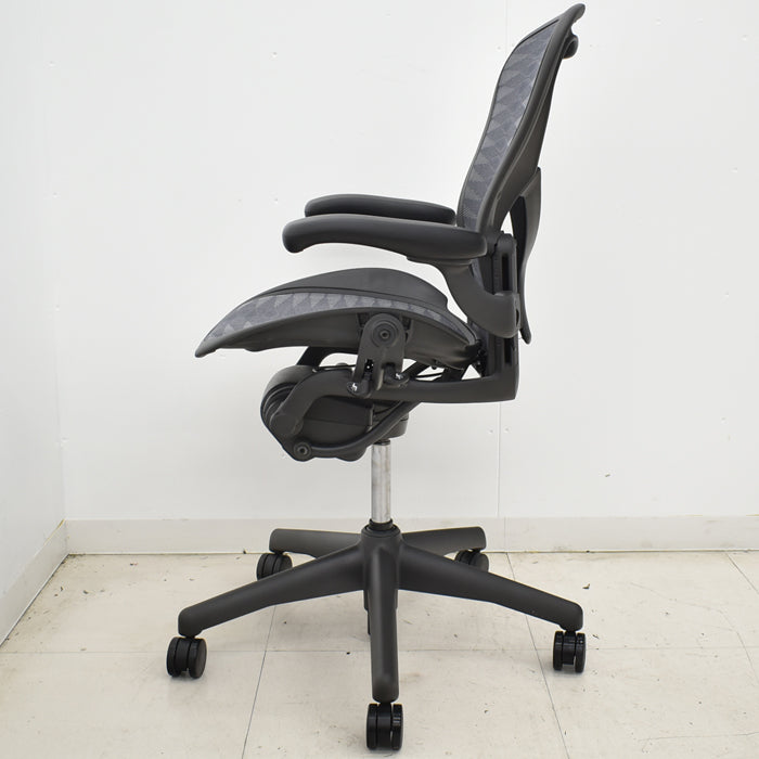 【中古】ハーマンミラー アーロンチェア Bサイズ フル装備 ポスチャーフィット タキシードメッシュ 肘レバータイプ(肘パット新型)2017年製 2025042205【中古オフィス家具】