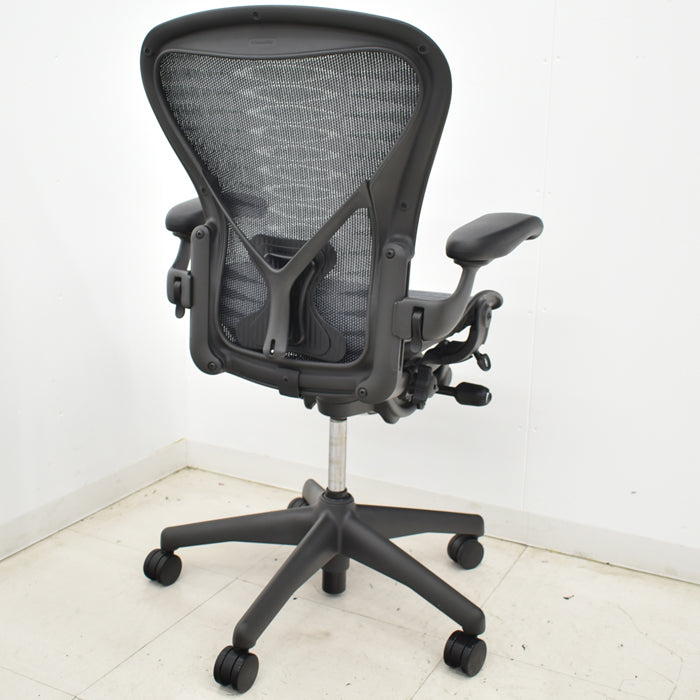 【中古】ハーマンミラー アーロンチェア Bサイズ フル装備 ポスチャーフィット タキシードメッシュ 肘レバータイプ(肘パット新型)2017年製 2025042205【中古オフィス家具】