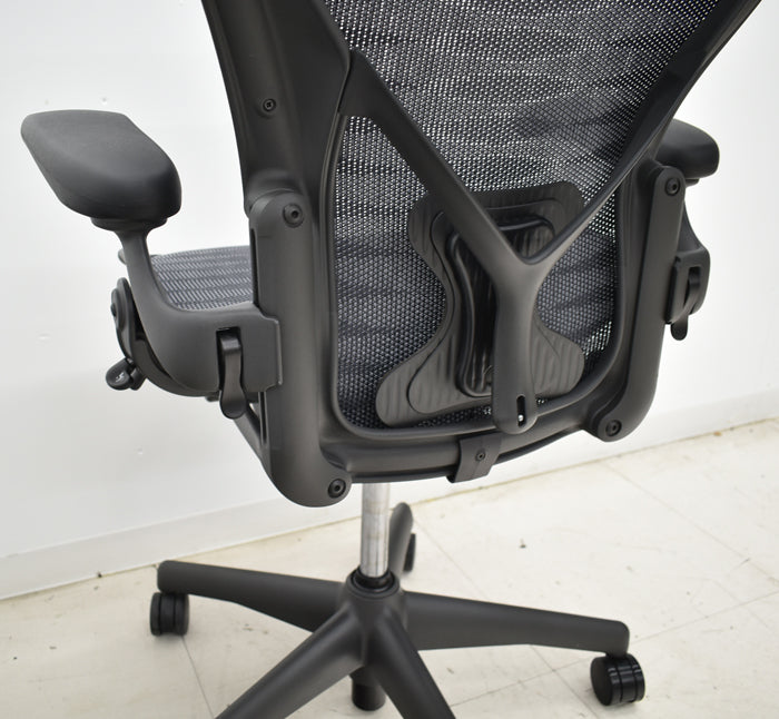 【中古】ハーマンミラー アーロンチェア Bサイズ フル装備 ポスチャーフィット タキシードメッシュ 肘レバータイプ(肘パット新型)2017年製 2025042205【中古オフィス家具】