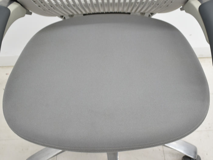【中古】Knoll ジェネレーション 可動肘(ハイパフォーマンス肘)ポリッシュ脚 2025042303【中古オフィス家具】