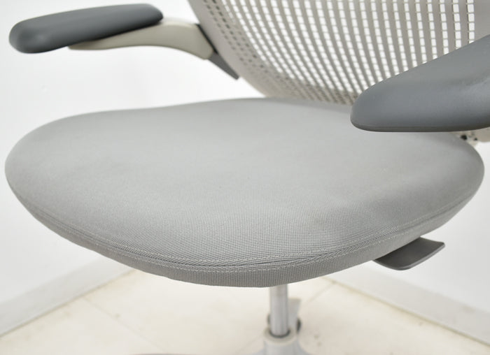 【中古】Knoll ジェネレーション 可動肘(ハイパフォーマンス肘)ポリッシュ脚 2025042303【中古オフィス家具】