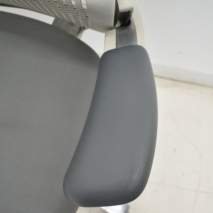 【中古】Knoll ジェネレーション 可動肘(ハイパフォーマンス肘)ポリッシュ脚 2025042303【中古オフィス家具】