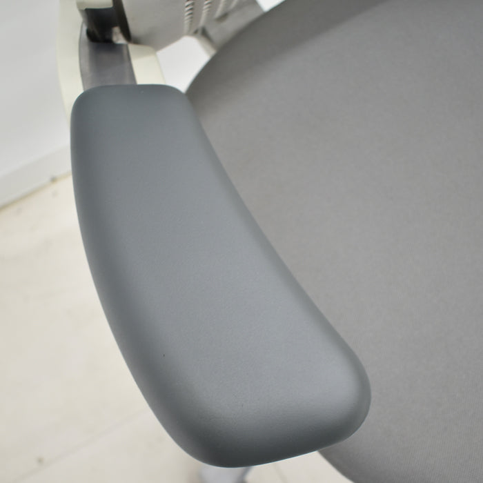 【中古】Knoll ジェネレーション 可動肘(ハイパフォーマンス肘)ポリッシュ脚 2025042303【中古オフィス家具】
