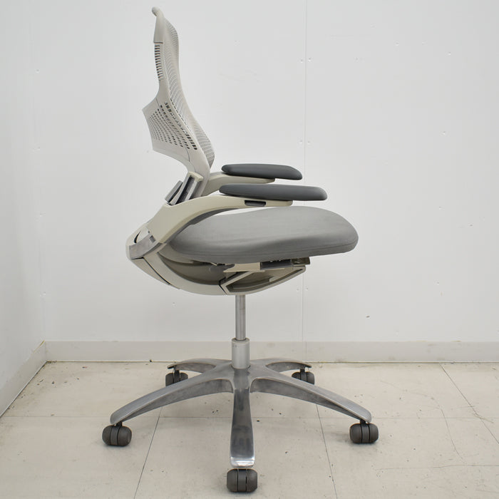 【中古】Knoll ジェネレーション 可動肘(ハイパフォーマンス肘)ポリッシュ脚 2025042303【中古オフィス家具】