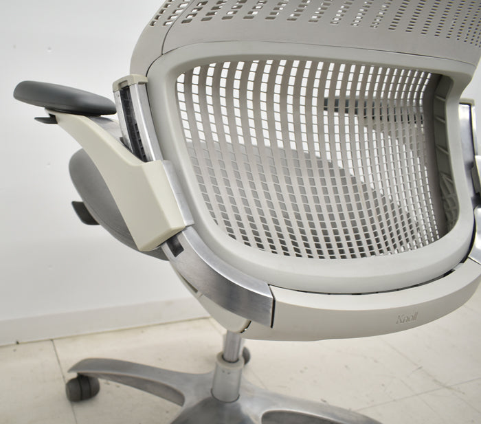 【中古】Knoll ジェネレーション 可動肘(ハイパフォーマンス肘)ポリッシュ脚 2025042303【中古オフィス家具】