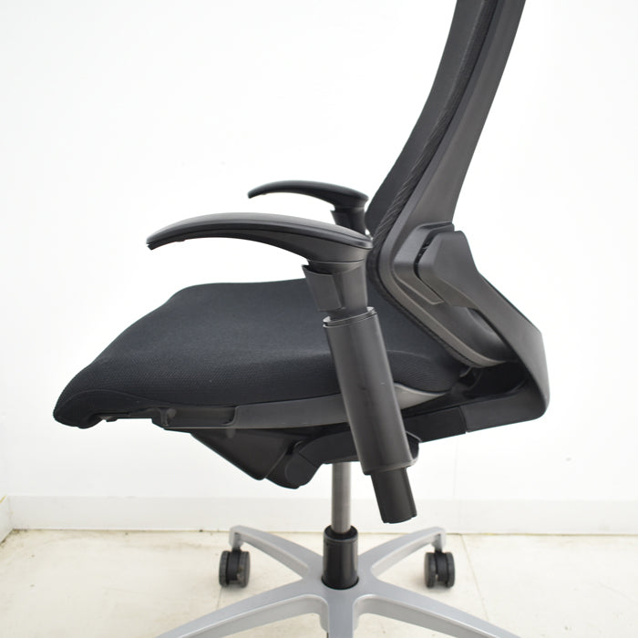 【中古】イトーキ f・エフチェア ハイバック 可動肘 ストライプメッシュ シルバー脚 2025051303【中古オフィス家具】