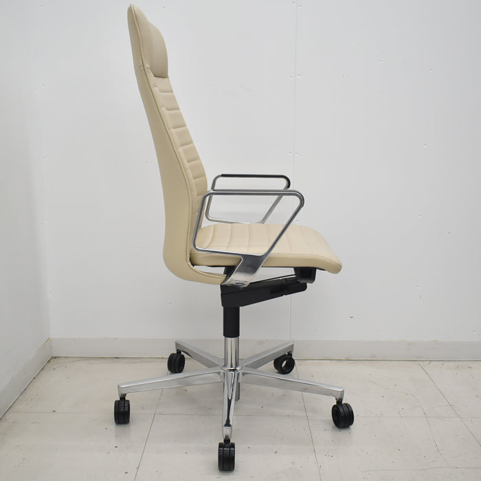【中古】コクヨ ファブレ アディショナルバック 革張り アルミサークル肘 ポリウレタン巻きキャスター ストライプバック 2022年製 2025070106【中古オフィス家具】