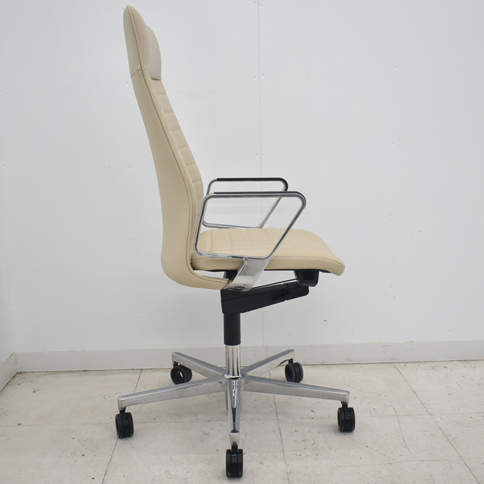 【中古】コクヨ ファブレ アディショナルバック 革張り アルミサークル肘 ポリウレタン巻きキャスター ストライプバック 2022年製 2025070801【中古オフィス家具】
