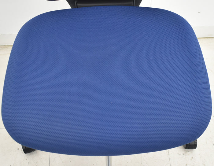 【中古】オカムラ シルフィー ローバック 肘なし バックカーブアジャスト 前傾機能 ハンガー ポリッシュ脚 ランバーサポート 2025070804【中古オフィス家具】