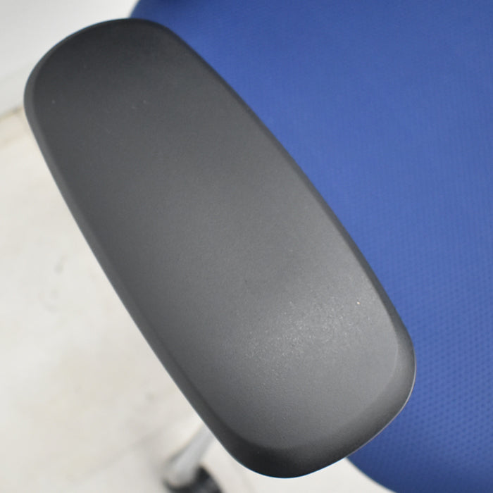 【中古】オカムラ シルフィー ローバック 固定肘 バックカーブアジャスト 前傾機能 ハンガー ポリッシュ脚 ランバーサポート 2025070806【中古オフィス家具】