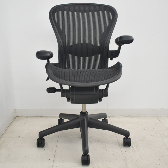 【中古】ハーマンミラー アーロンチェア Bサイズ 可動肘 ランバーサポート 肘レバータイプ 2025070906【中古オフィス家具】