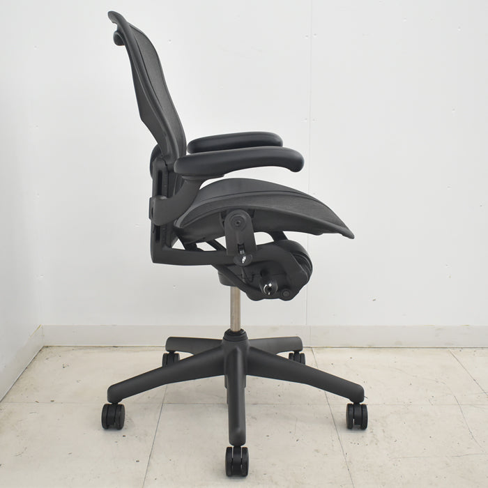 【中古】ハーマンミラー アーロンチェア Bサイズ 可動肘 ランバーサポート 肘レバータイプ 2025070906【中古オフィス家具】