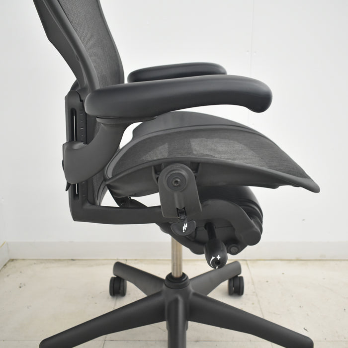 【中古】ハーマンミラー アーロンチェア Bサイズ 可動肘 ランバーサポート 肘レバータイプ 2025070906【中古オフィス家具】