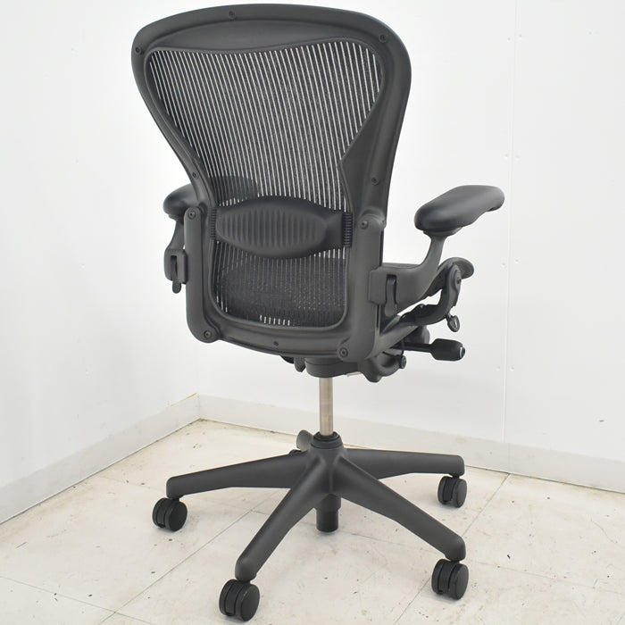 【中古】ハーマンミラー アーロンチェア Bサイズ 可動肘 ランバーサポート 肘レバータイプ 2025070906【中古オフィス家具】