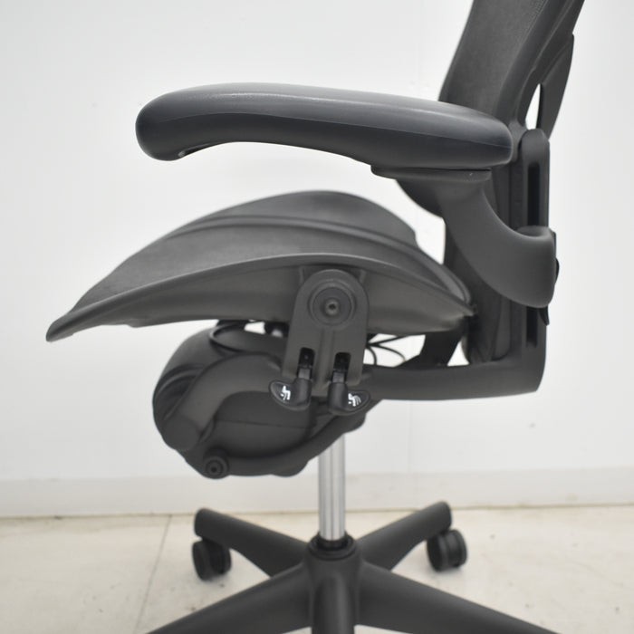 【中古】ハーマンミラー アーロンチェア Aサイズ フル装備 ポスチャーフィット 肘レバータイプ 2025071001【中古オフィス家具】