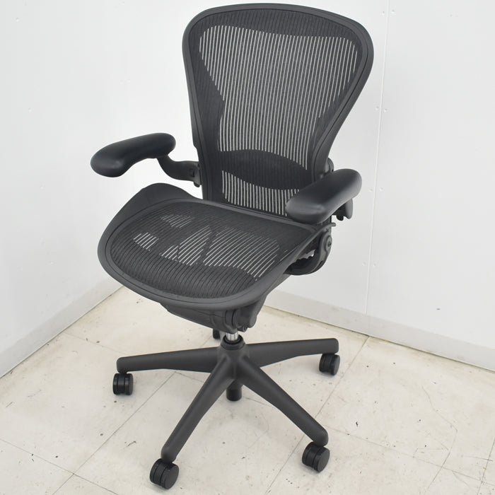 【中古】ハーマンミラー アーロンチェア Bサイズ 可動肘 ランバーサポート 2025071004【中古オフィス家具】
