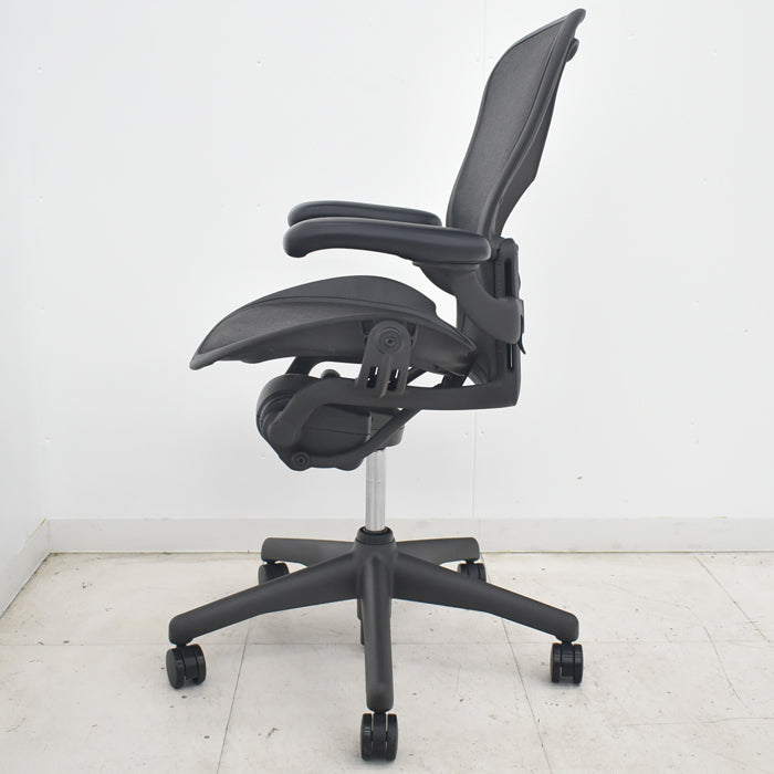 【中古】ハーマンミラー アーロンチェア Bサイズ 可動肘 ランバーサポート 2025071004【中古オフィス家具】
