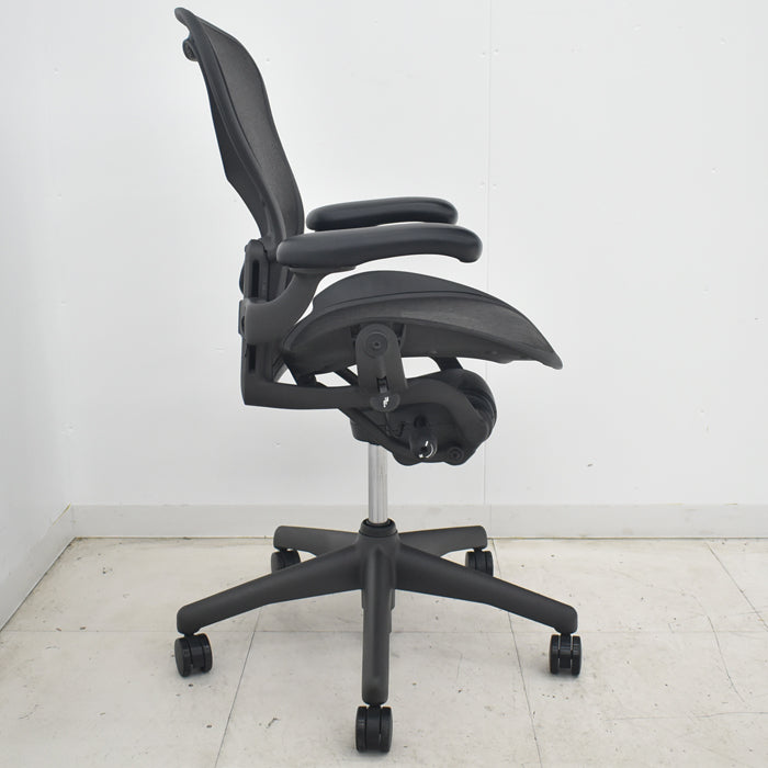 【中古】ハーマンミラー アーロンチェア Bサイズ 可動肘 ランバーサポート 2025071004【中古オフィス家具】