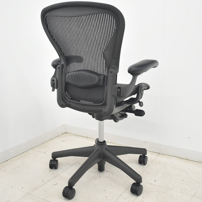 【中古】ハーマンミラー アーロンチェア Bサイズ 可動肘 ランバーサポート 2025071004【中古オフィス家具】