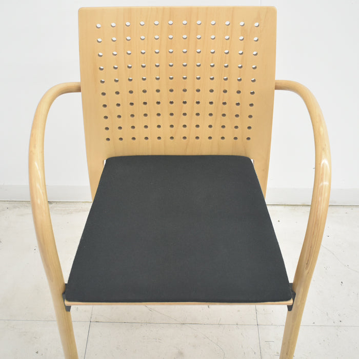 【中古】THONET 木製アームチェア 曲木 2025071507【中古オフィス家具】