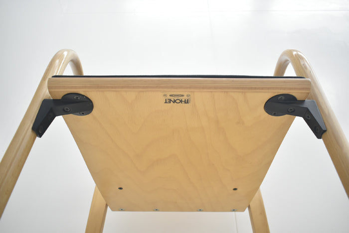 【中古】THONET 木製アームチェア 曲木 2025071507【中古オフィス家具】