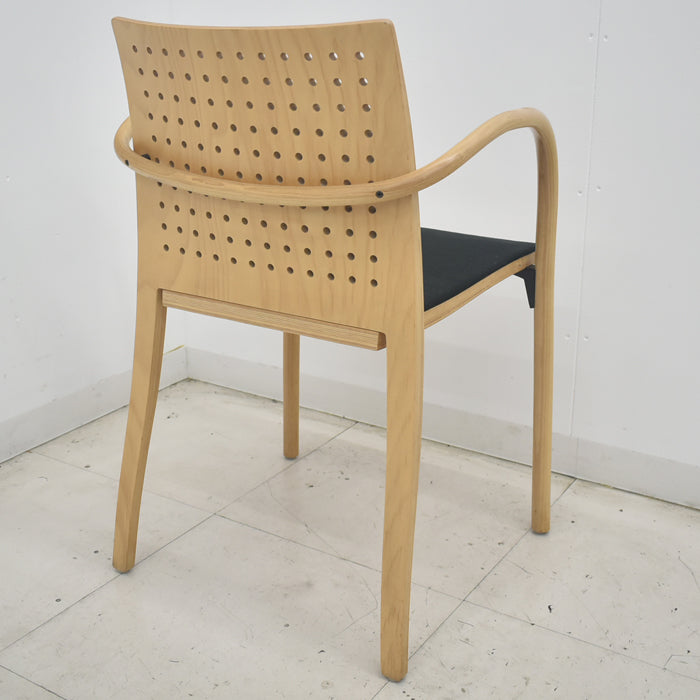【中古】THONET 木製アームチェア 曲木 2025071507【中古オフィス家具】