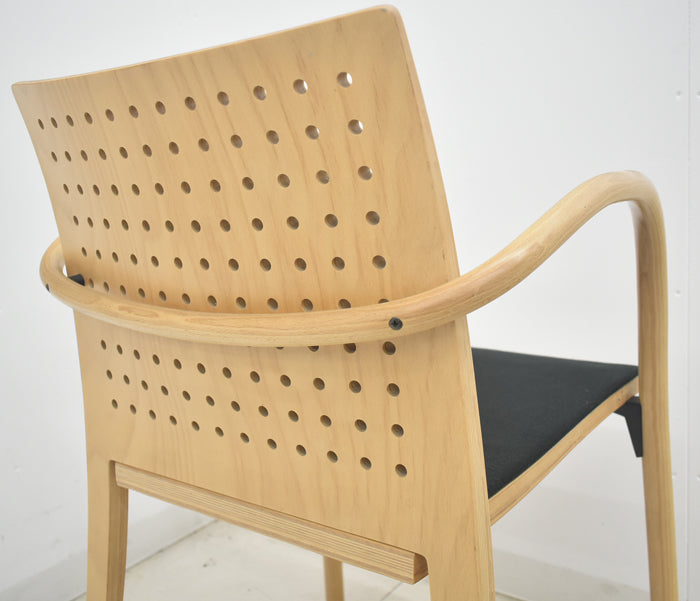 【中古】THONET 木製アームチェア 曲木 2025071507【中古オフィス家具】