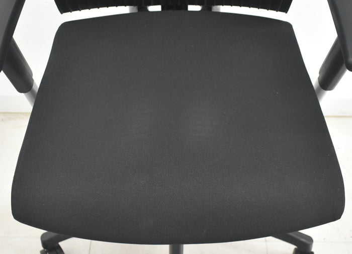 【中古】イトーキ スピーナ 可動肘 エラストマーバック 2018年製 2025071602【中古オフィス家具】