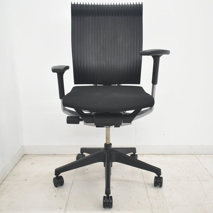 【中古】イトーキ スピーナ 可動肘 エラストマーバック 2018年製 2025071602【中古オフィス家具】