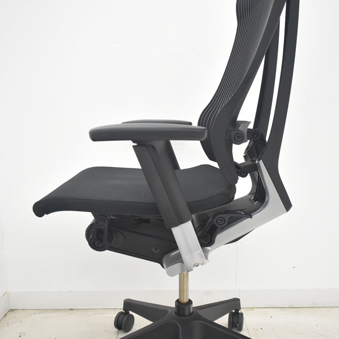 【中古】イトーキ スピーナ 可動肘 エラストマーバック 2018年製 2025071602【中古オフィス家具】
