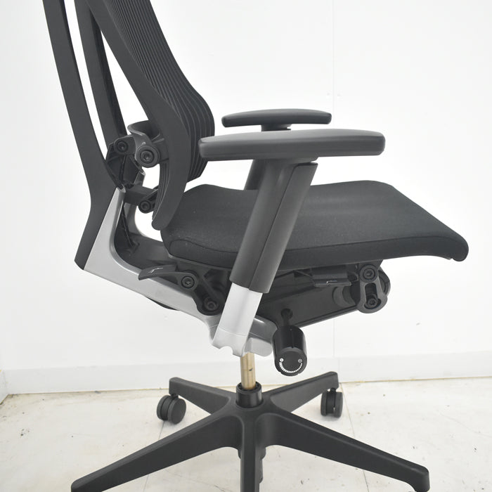 【中古】イトーキ スピーナ 可動肘 エラストマーバック 2018年製 2025071602【中古オフィス家具】