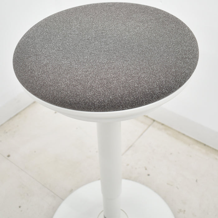 【中古】オカムラ ピルエット カウンターチェア スイング脚タイプ 2018年製 2025071705【中古オフィス家具】