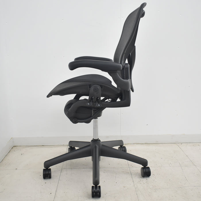 【中古】ハーマンミラー アーロンチェア Bサイズ 固定肘 前傾リクライニング範囲調整機能付 ポスチャーフィット 2025071901【中古オフィス家具】