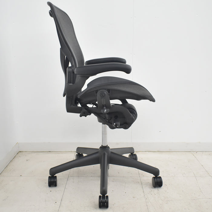 【中古】ハーマンミラー アーロンチェア Bサイズ 固定肘 前傾リクライニング範囲調整機能付 ポスチャーフィット 2025071901【中古オフィス家具】