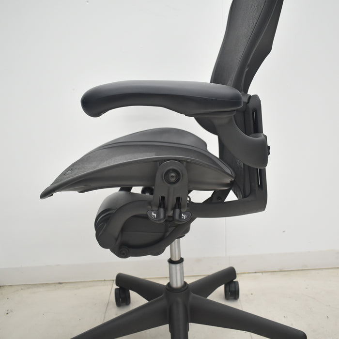 【中古】ハーマンミラー アーロンチェア Bサイズ フル装備 2025071908【中古オフィス家具】