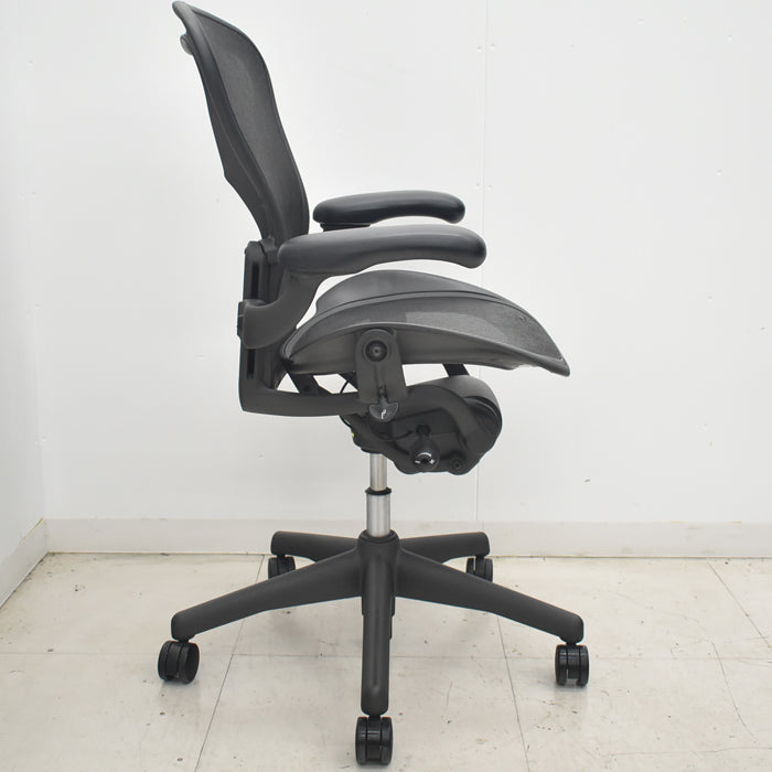 【中古】ハーマンミラー アーロンチェア Bサイズ フル装備 2025071908【中古オフィス家具】