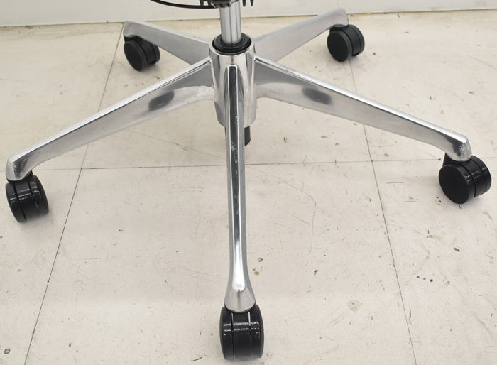 【中古】オカムラ バロン ローバック ポリッシュ脚 肘なし 2025072406【中古オフィス家具】