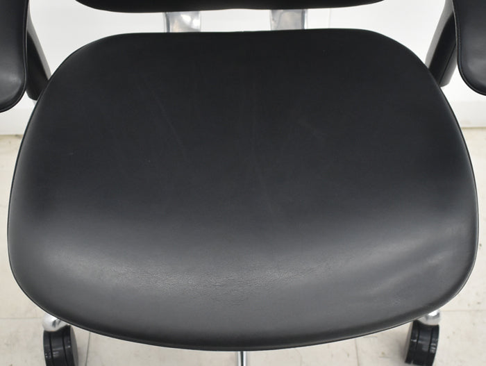 【中古】オカムラ コンテッサ 大型ヘッドレスト 可動肘 アルミポリッシュ 革張り 2025073102【中古オフィス家具】