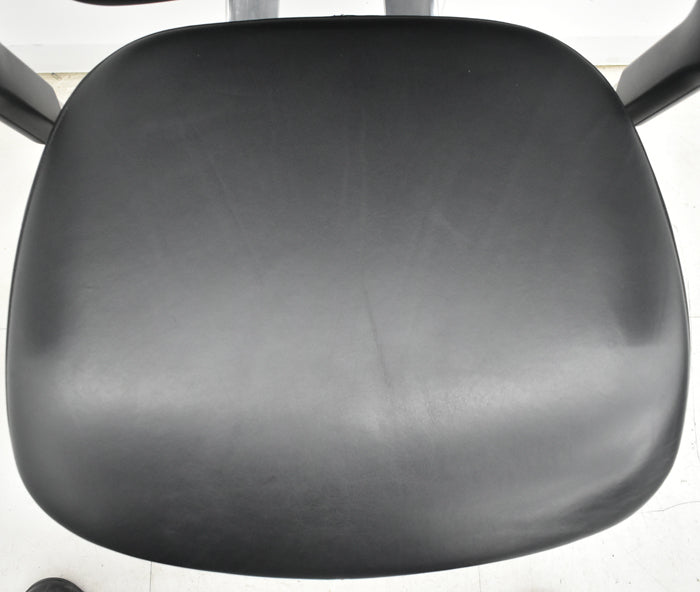 【中古】オカムラ コンテッサ 大型ヘッドレスト 可動肘 アルミポリッシュ 革張り 2025073102【中古オフィス家具】