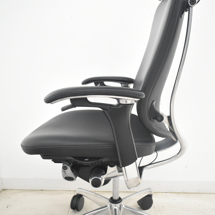 【中古】オカムラ コンテッサ 大型ヘッドレスト 可動肘 アルミポリッシュ 革張り 2025073103【中古オフィス家具】