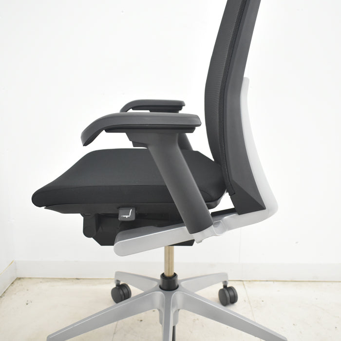 【中古】イトーキ ヴェント ハイバック 可動肘 シルバー脚 2025073105【中古オフィス家具】