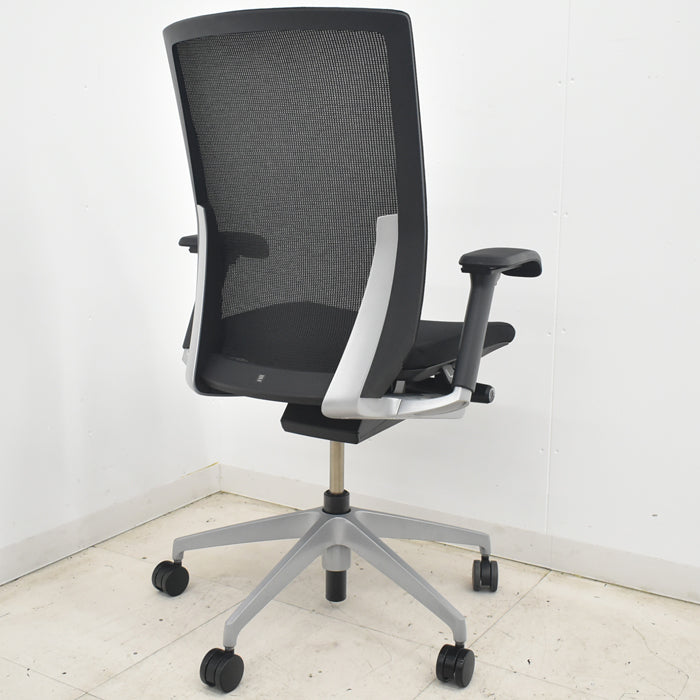 【中古】イトーキ ヴェント ハイバック 可動肘 シルバー脚 2025073105【中古オフィス家具】