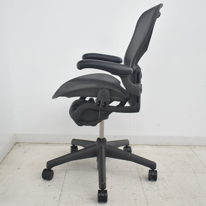 【中古】ハーマンミラー アーロンチェア Bサイズ 可動肘 ランバーサポート 2025081602【中古オフィス家具】