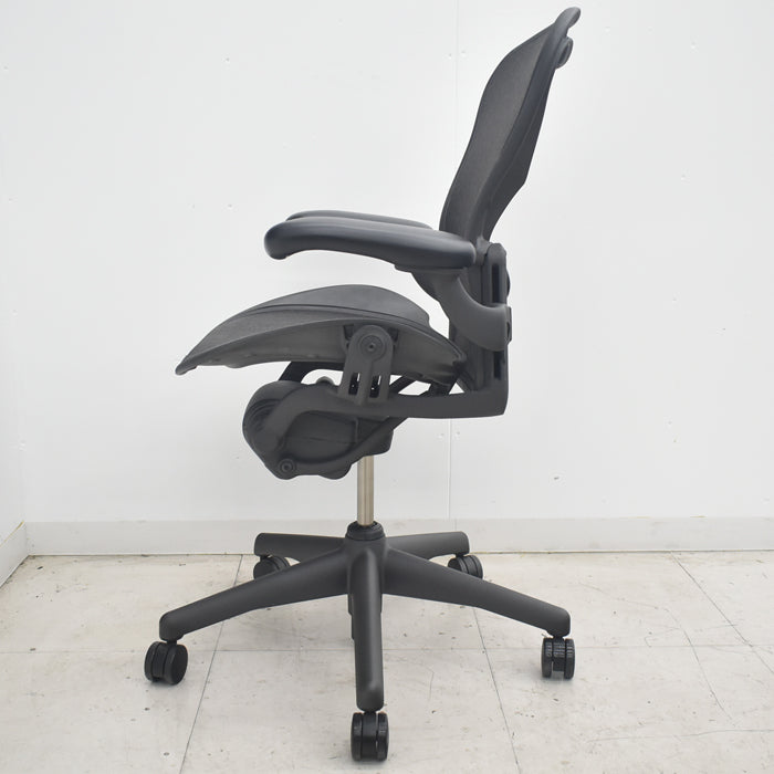 【中古】ハーマンミラー アーロンチェア Bサイズ 可動肘 ランバーサポート 2025082805【中古オフィス家具】