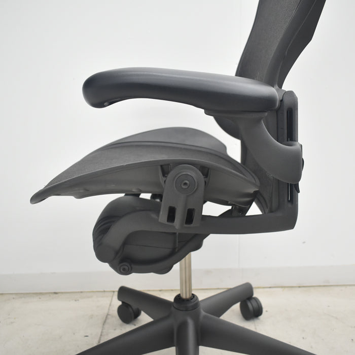 【中古】ハーマンミラー アーロンチェア Bサイズ 可動肘 ランバーサポート 2025082805【中古オフィス家具】