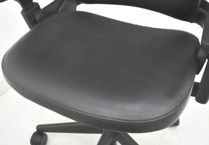 【中古】スチールケース リープV2 可動肘 革張り 2025090103【中古オフィス家具】
