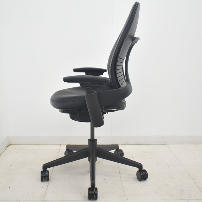 【中古】スチールケース リープV2 可動肘 革張り 2025090103【中古オフィス家具】