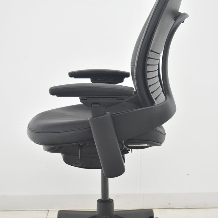 【中古】スチールケース リープV2 可動肘 革張り 2025090103【中古オフィス家具】