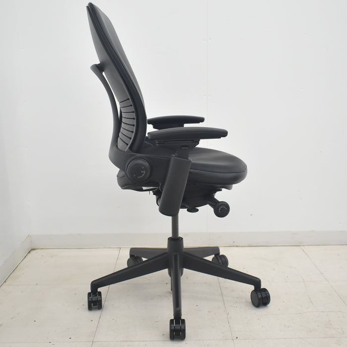 【中古】スチールケース リープV2 可動肘 革張り 2025090103【中古オフィス家具】
